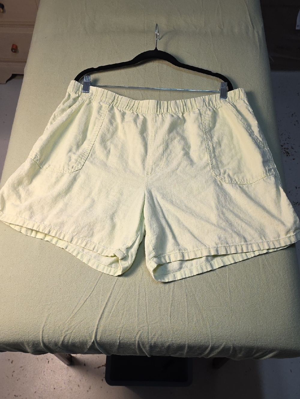 Women's Lightweight Light Green Elastic-Waist Shorts